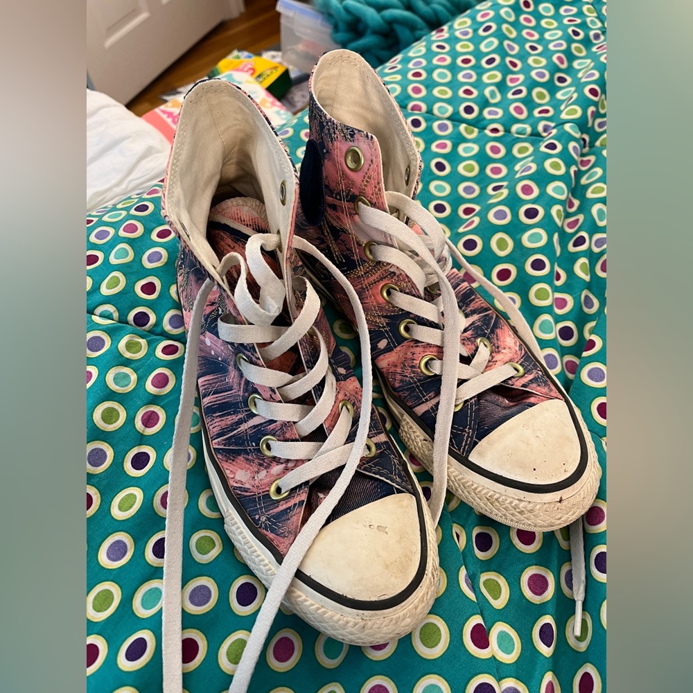 New Feather Converse Hi Top Sneakers Sz 8